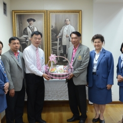 10 รศ.ดร.ธนิต ธงทอง